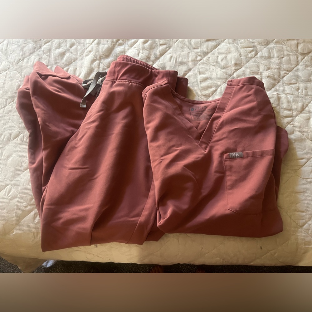 Figs Mauve set